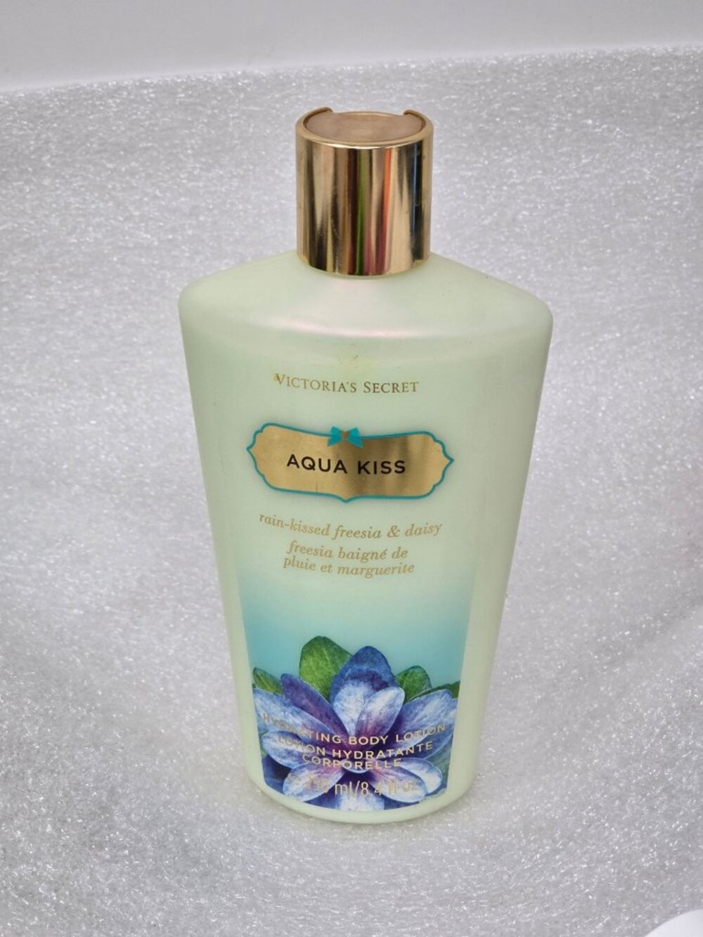 Victoria's Secret Aqua Kiss Hydrating Body Lotion Rain-Kissed Freesia & Daisy